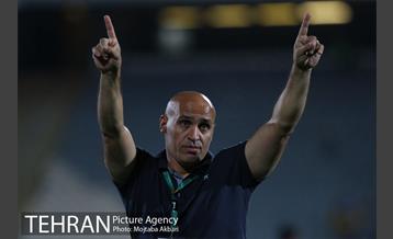 دیدار استقلال و ذوب آهن در لیگ برتر فوتبال 17