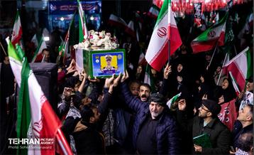 مراسم وداع با شهدای ناوشکن دنا در میدان ولیعصر(عج)