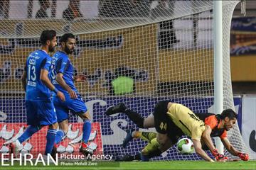 دیدار تیم های استقلال تهران و سپاهان اصفهان 15