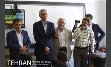 بازدید شهردار تهران از دبیرستان البرز 15