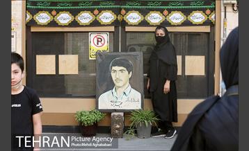 هرخانه، یک حسینیه، یک پرچم 17