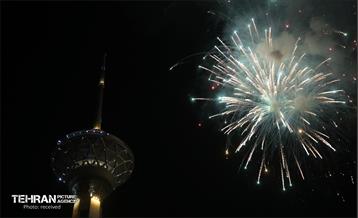 نورافشانی برج میلاد در شب پیروزی انقلاب اسلامی 12
