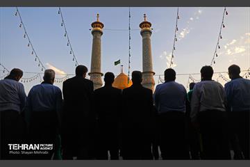 اهتزاز پرچم حرم سیدالشهدا(ع) بر فراز گنبد حرم عبدالعظیم حسنی(ع) 32