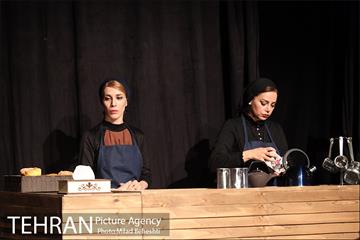 نمایش سنگ ها برای آنتیگون 4