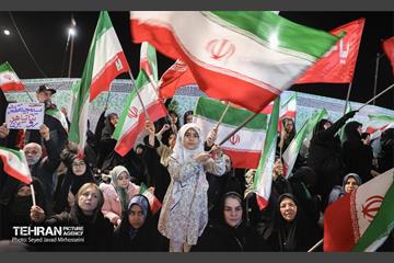تجمع شب سی‌وچهارم در میدان انقلاب 4