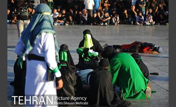 اجرای تعزیه در میدان امام حسین(ع)