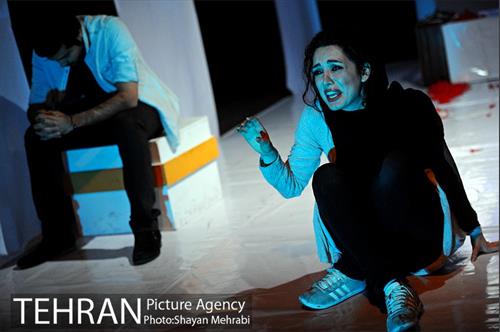 نمایش "او فقط خسته بود" 11