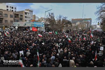 تشییع پیکر ۱۰۰ شهید مردمی و مدافع امنیت در تهران - 3 25