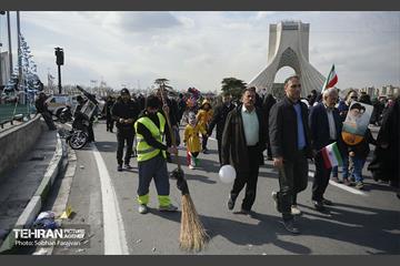 خدمات شهرداری تهران در پایان راهپیمایی ۲۲ بهمن 11