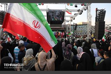 مهمانی ۱۰ کیلومتری عید غدیر در تهران - 1 7