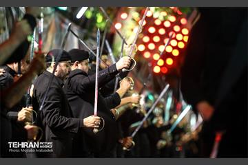 رژه‌ی شاه حسین گویان مکتب تشیع 17