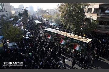 تشییع پیکرهای ۱۰۰ شهید گمنام از مقابل دانشگاه تهران 28
