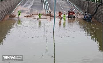 امدادرسانی سازمان مدیریت پسماند شهرداری تهران به مناطق سیل زده یزد