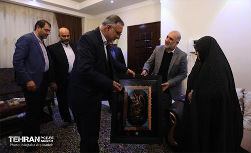 قرار خدمت؛ دیدار شهردار تهران با خانواده شهید مهدی داراب برکادهی 14