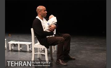 نمایش سه خواهر‎ 26