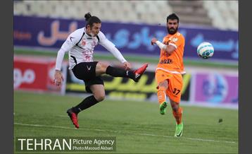 دیدار دو تیم فوتبال سایپا تهران و نفت تهران