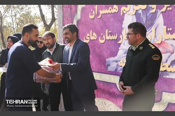مراسم تقدیر و تکریم از پرستاران شاغل و همسران جانباز منطقه ۱۶ 9
