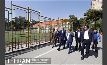 بازدید شهردار تهران از دبیرستان البرز 8