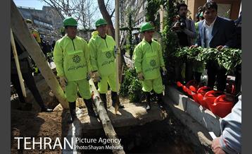 احیای درختان خیابان  ولیعصر( عج) با حضور شهردار تهران  23