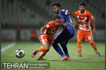 دیدار سایپا تهران و صنعت نفت ابادان در لیگ برتر فوتبال  2