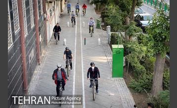 پویش سه شنبه های بدون خودرو در منطقه 8