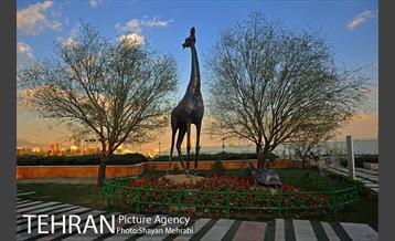 برج میلاد میزبان لاله های بهاری و تخم مرغ های رنگی 3