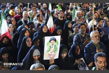 آیین بدرقه زائر اولی‌ها به‌ سوی عتبات عالیات در میدان انقلاب 17