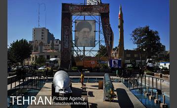 نمایشگاه دفاع مقدس در میدان بهارستان 15