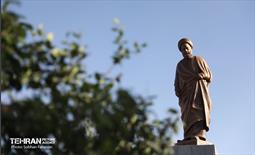 رونمایی از مجسمه «علامه امینی» 7