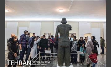 گشت و گذاری در موزه‌های ملی، آبگینه و نقاشی 10