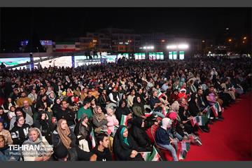 رویداد «شب ایران» در میدان انقلاب اسلامی 57