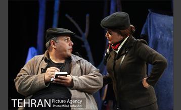 نمایش صبح یک روز لعنتی‎ 8