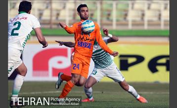 دیدار تیم های فوتبال سایپا تهران و ذوب آهن اصفهان