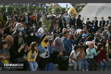 اجرای کارناوال نوروزی لبخند بهار در بوستان دانشجو 12