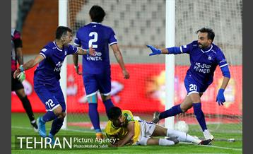 دیدار تیم‌های فوتبال استقلال و صنعت نفت آبادان  23