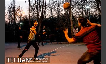 ورزش والیبال در پارک لاله‎ 11