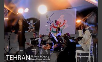 اجرای خیابانی محمد معتمدی و ارکستر سازهای ملی ایران در بوستان آب و آتش 17