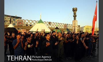 اجرای تعزیه در میدان امام حسین(ع)