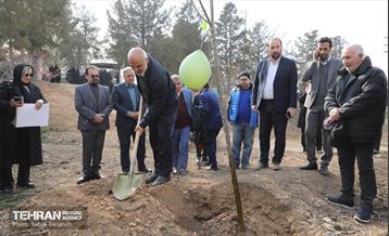 غرس ۲۷۸۲ نهال در سرخه‌حصار به یاد درگذشتگان جامعه پزشکی 16