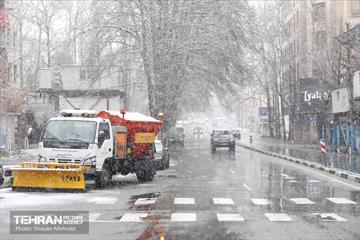 آمادگی نیروهای خدمات شهری در پی بارش‌ برف تهران 10