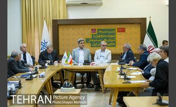 نشست صمیمانه شهردار تهران با شورای عالی و مدیرعامل خانه ی هنرمندان ایران 2