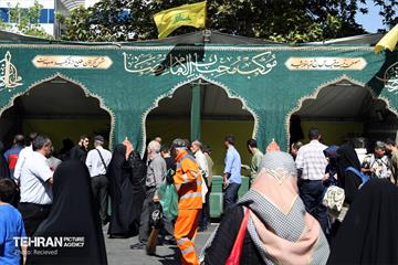 در حاشیه نماز جمعه تهران به امامت رهبر انقلاب 35