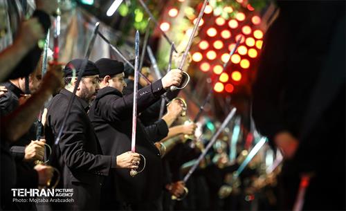 رژه‌ی شاه حسین گویان مکتب تشیع 17