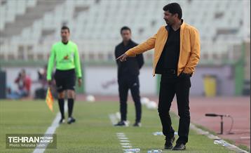 دیدار تیم‌های فوتبال پیکان و استقلال 18