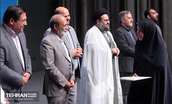 آیین تجلیل از برگزیدگان مناطق 22 گانه 31