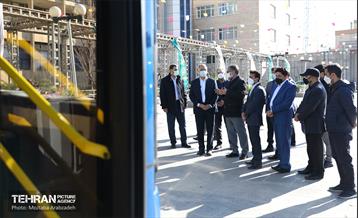 بـازدید شهردار تهران از اتوبوس‌های برقی و ون‌های ویژه جانبازان و معلولان 3