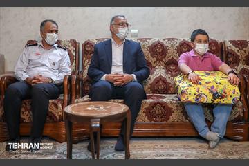 حضور شهردار تهران در منزل آتش نشان شهید مرتضی حیدری 8