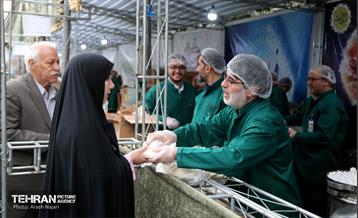 خدمت‌رسانی مواکب منطقه10 به نمازگزاران عید سعید فطر 17