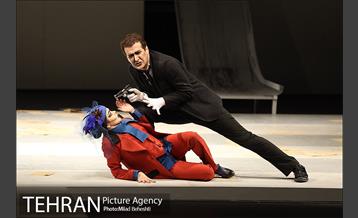 نمایش گرگاس ها یا روزبخیر آقای وزیر‎ 31