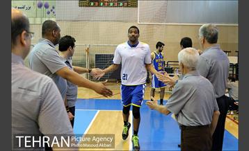 رقابت بسکتبال تیم های دانشگاه آزاد - پتروشیمی بندر امام